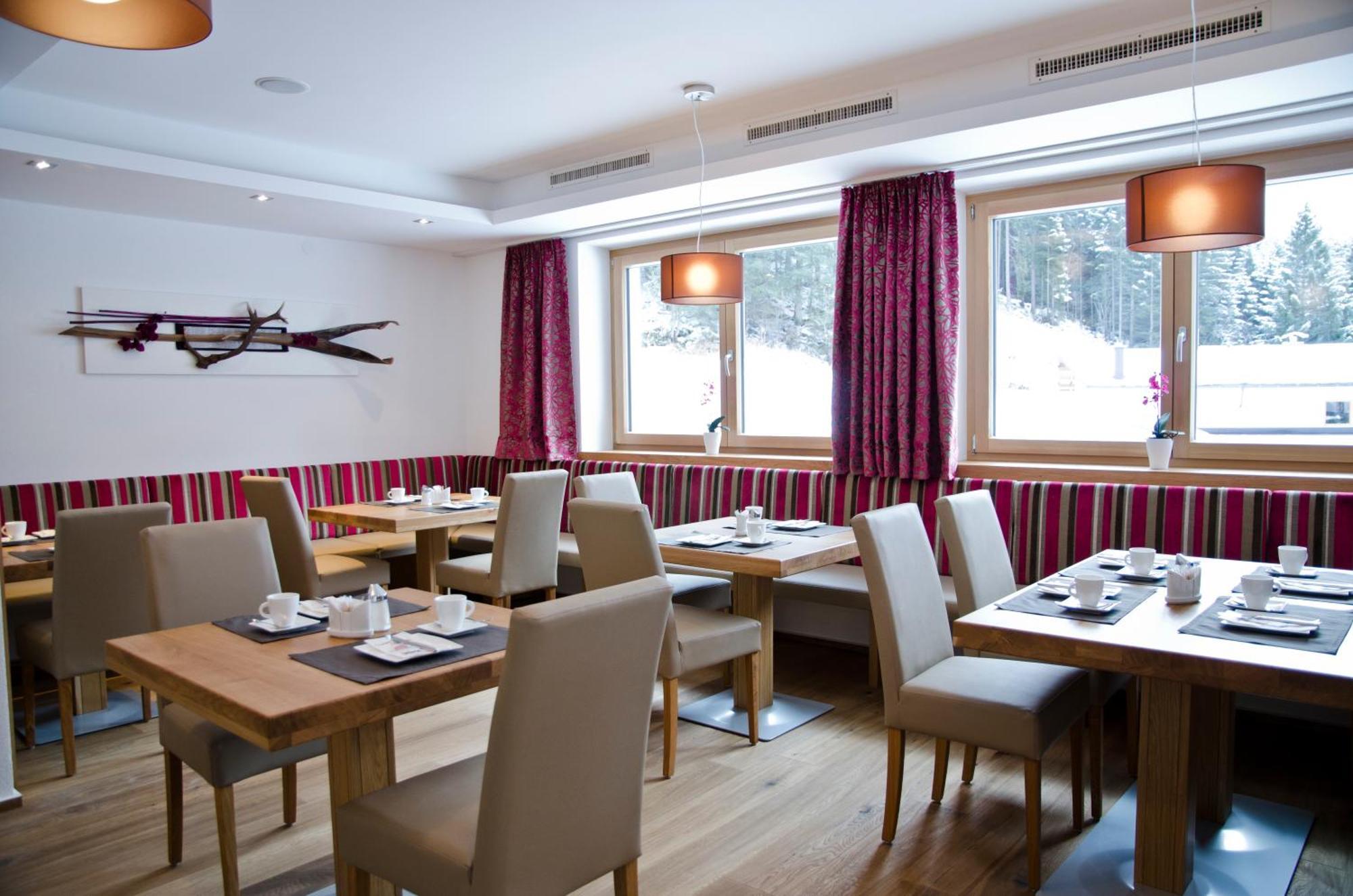 Hotel Garni Alpenland Ишгъл Екстериор снимка