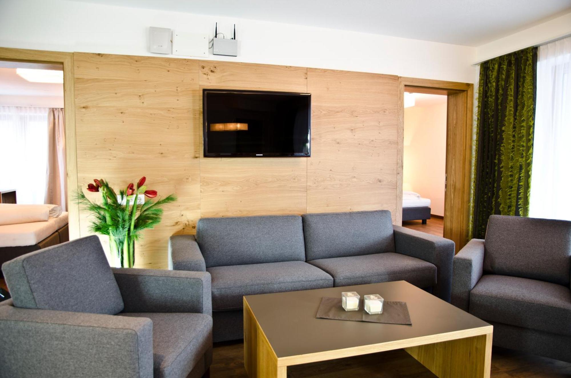 Hotel Garni Alpenland Ишгъл Екстериор снимка